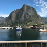 Holiday home Lurn Sjohus Reine