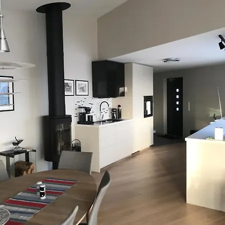 Lurn Sjohus Holiday home Reine
