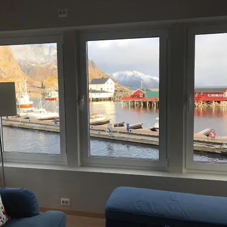 Lurn Sjohus Holiday home Reine