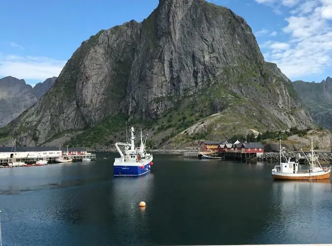 Semesterbostad Lurn Sjohus Reine