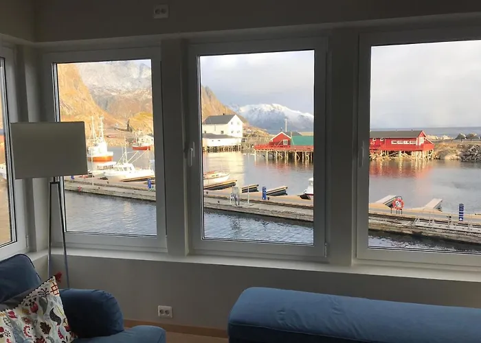 Lurn Sjohus Semesterbostad Reine